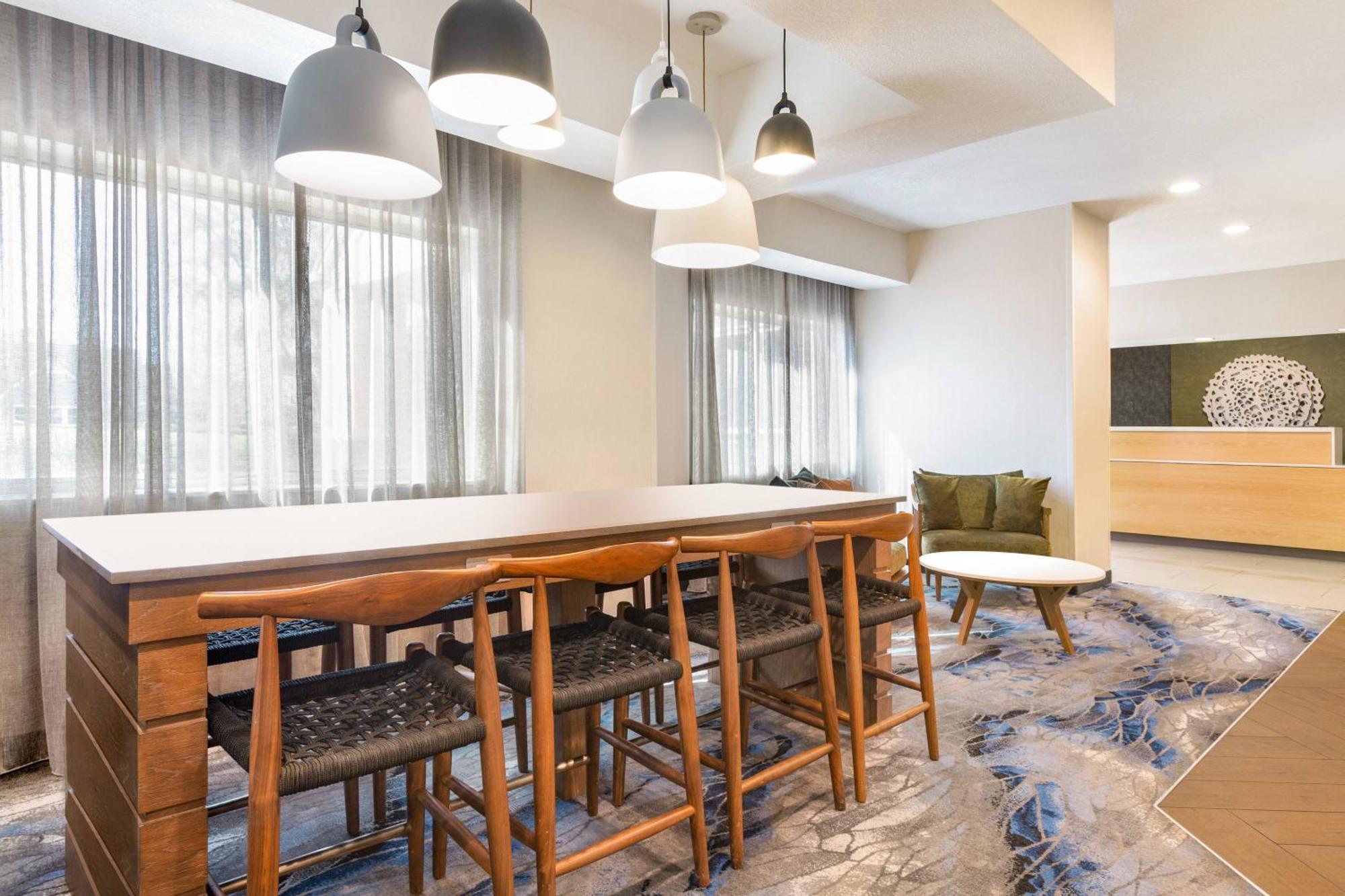 Fairfield Hotel 3*